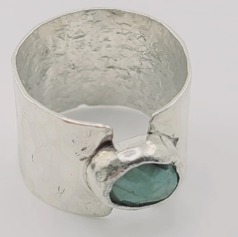 EMERALD GEMSTONE IN STERLING SILVER METAL SIZE 6 - Picture 3 of 7